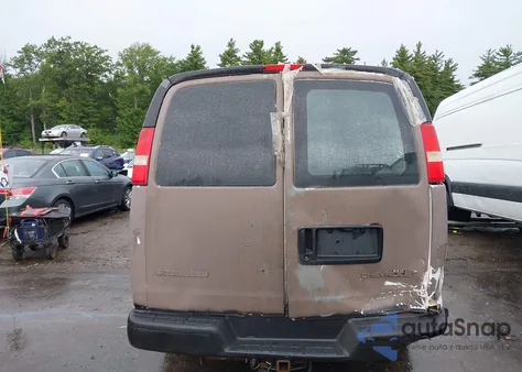 2006 Chevrolet Express Work Van z USA, uszkodzony, nr VIN 1GCHG392961207039